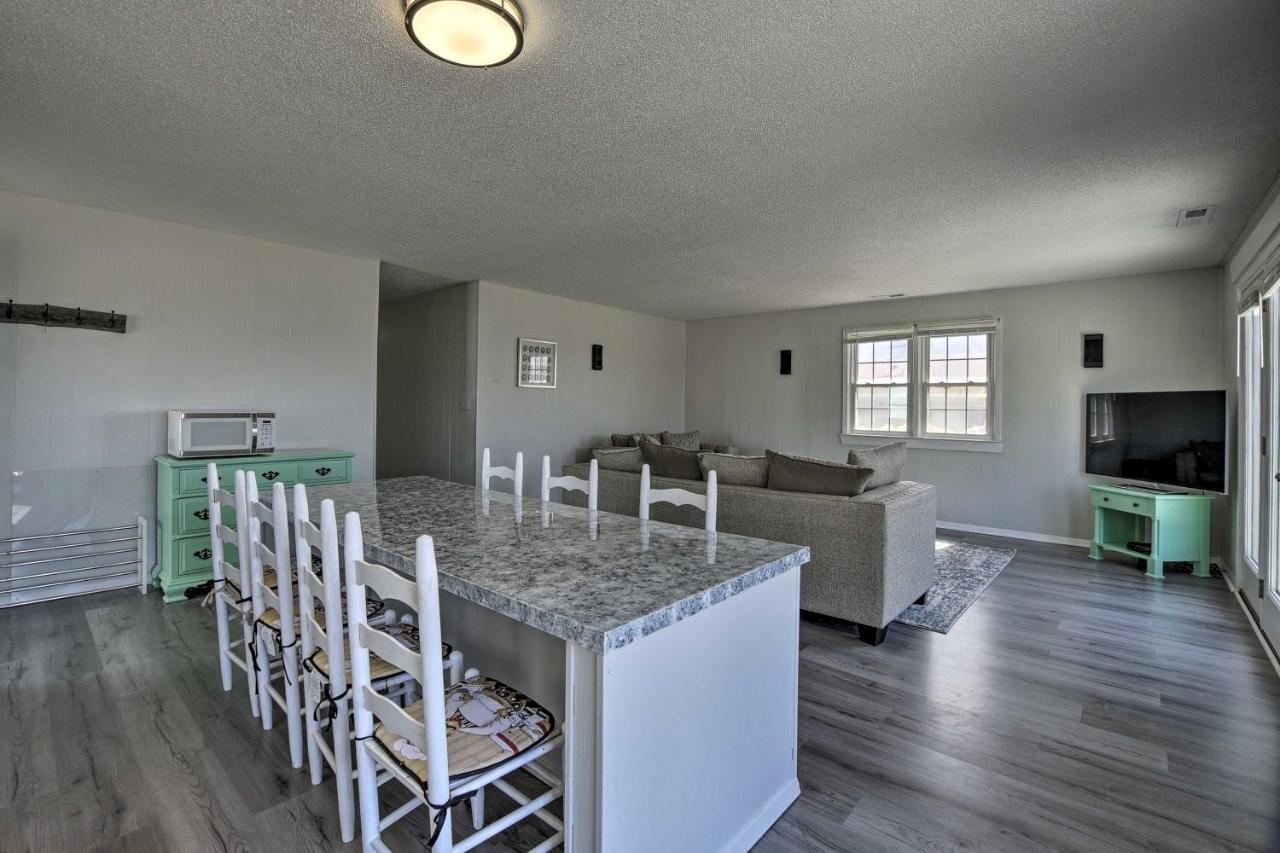 Oak Island Beach Abode With Deck Walk To Shore! Eksteriør billede