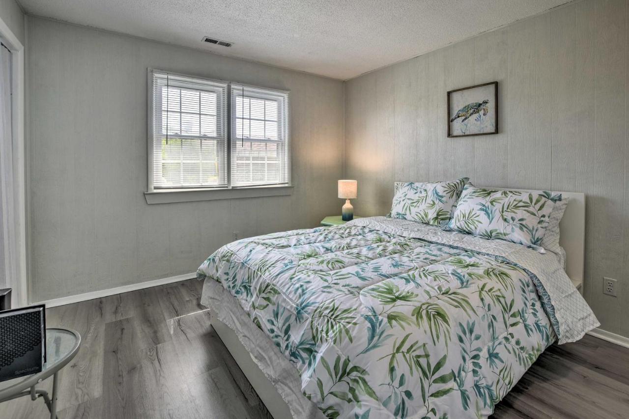 Oak Island Beach Abode With Deck Walk To Shore! Eksteriør billede