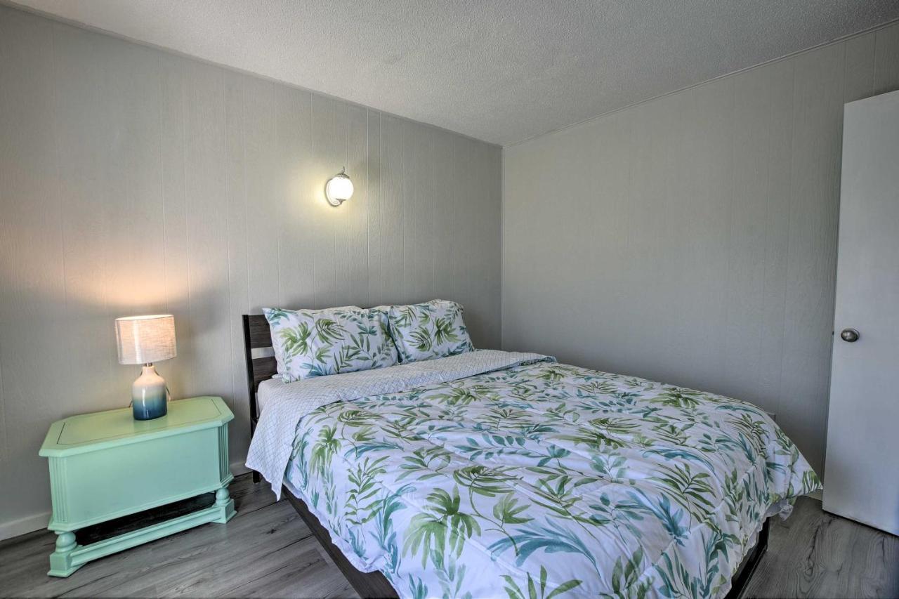 Oak Island Beach Abode With Deck Walk To Shore! Eksteriør billede