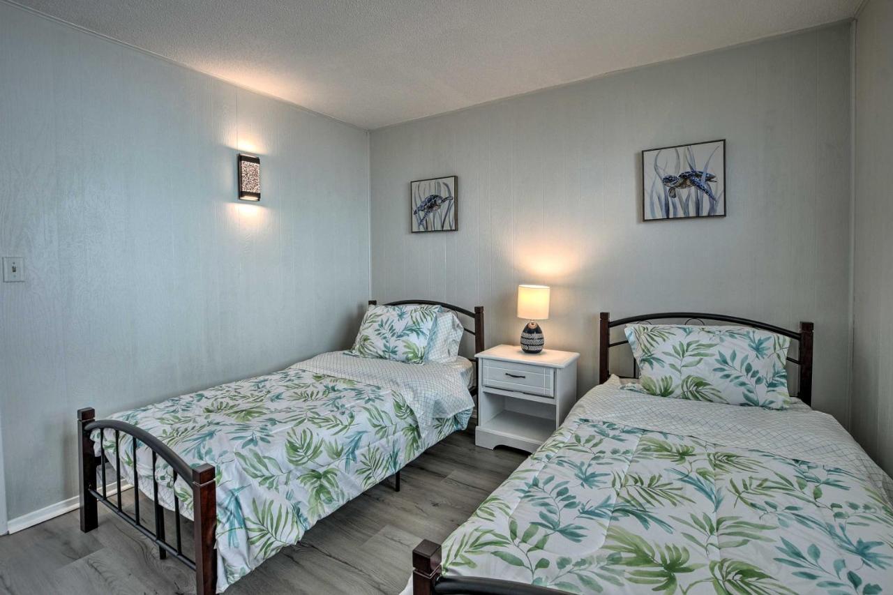 Oak Island Beach Abode With Deck Walk To Shore! Eksteriør billede