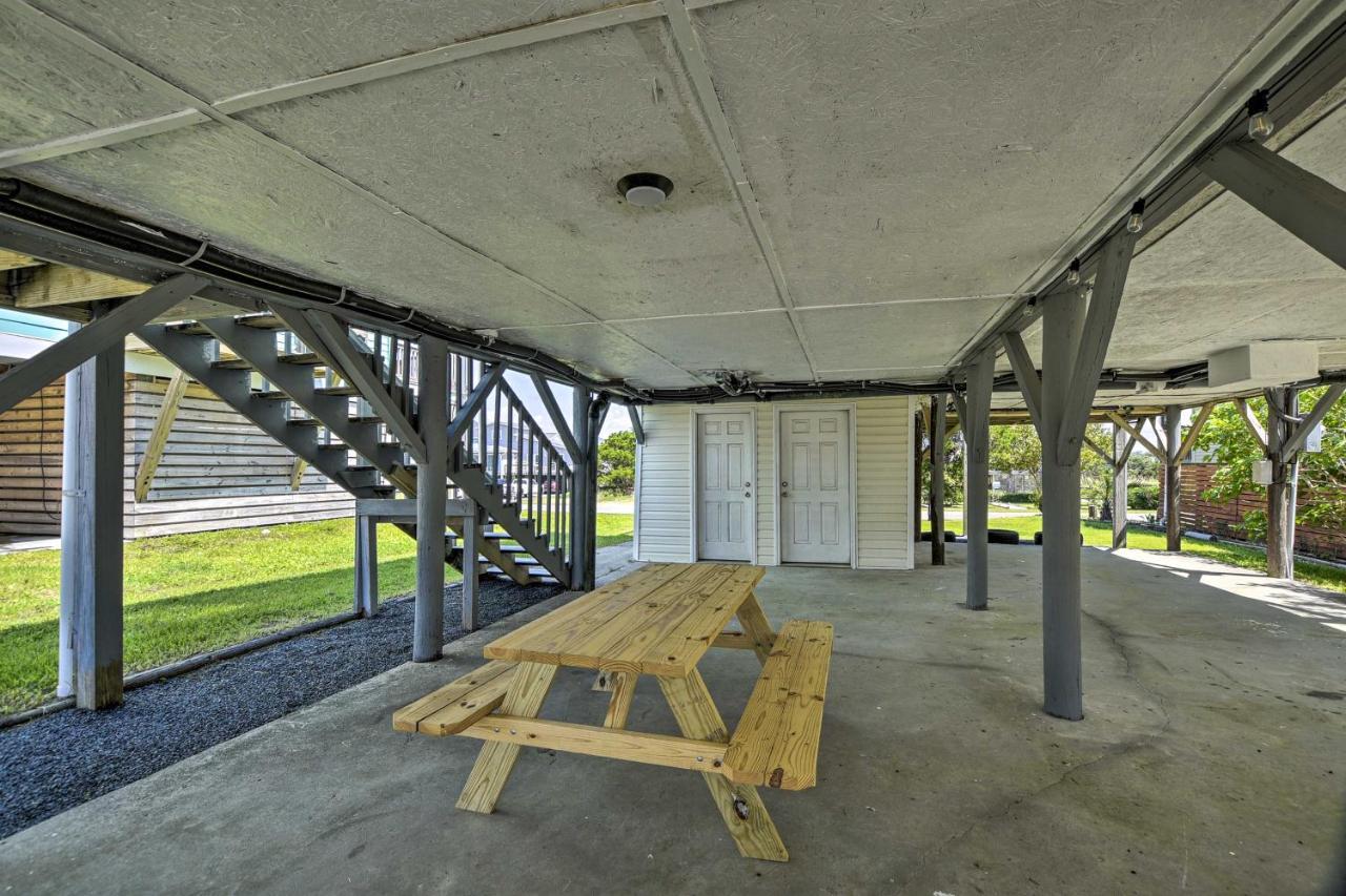 Oak Island Beach Abode With Deck Walk To Shore! Eksteriør billede
