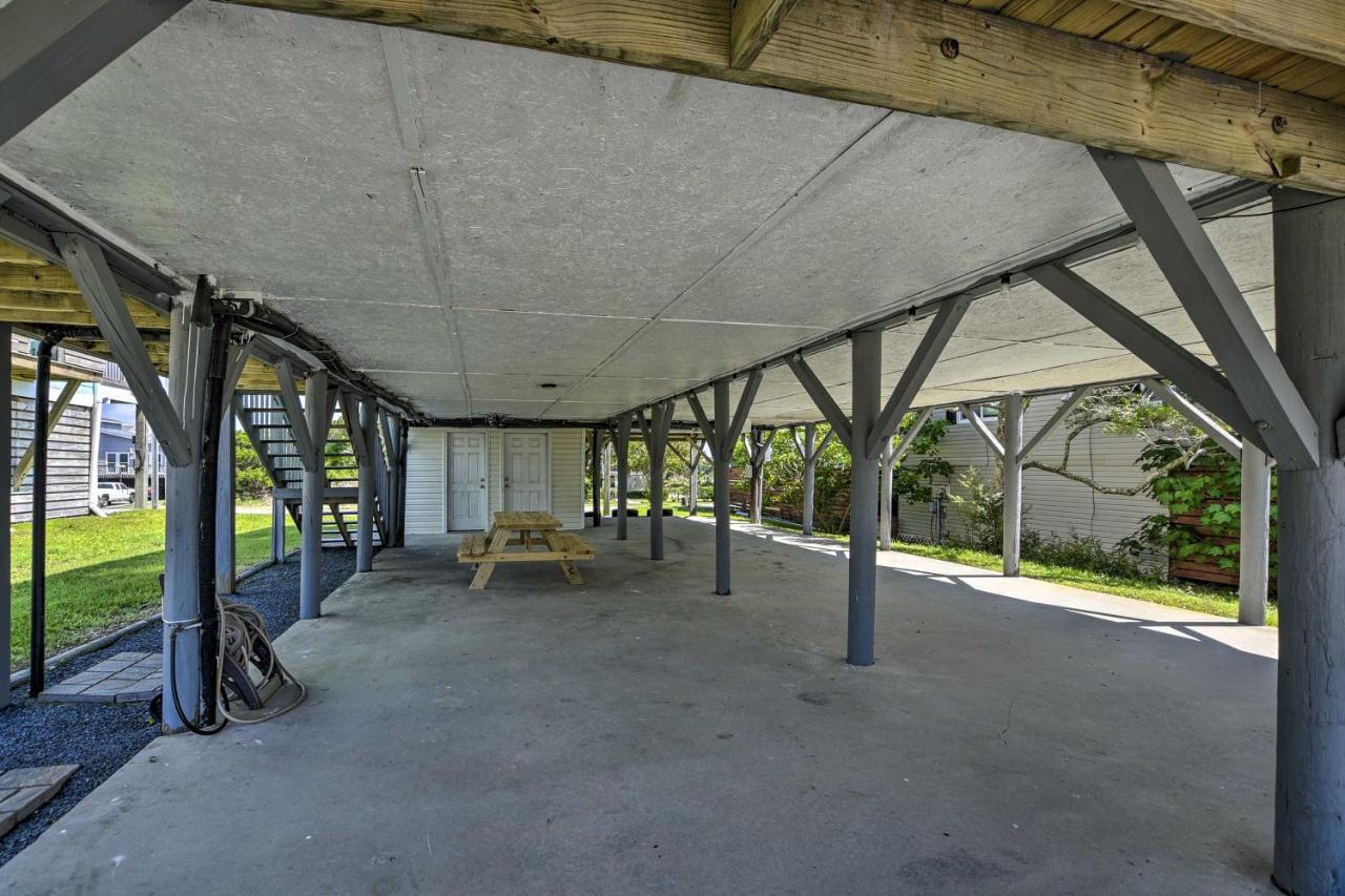 Oak Island Beach Abode With Deck Walk To Shore! Eksteriør billede