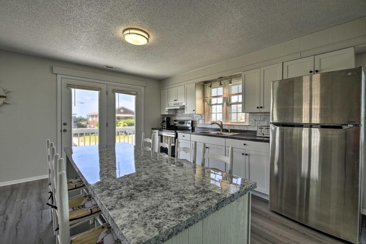 Oak Island Beach Abode With Deck Walk To Shore! Eksteriør billede