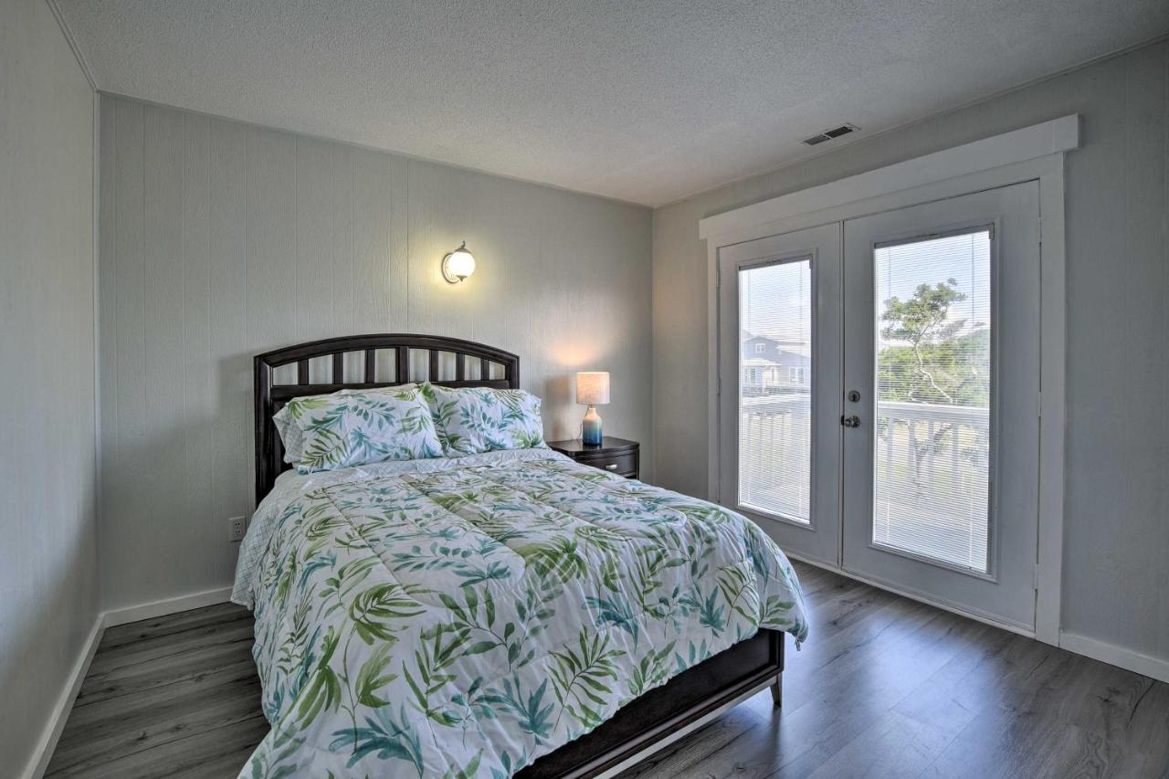 Oak Island Beach Abode With Deck Walk To Shore! Eksteriør billede