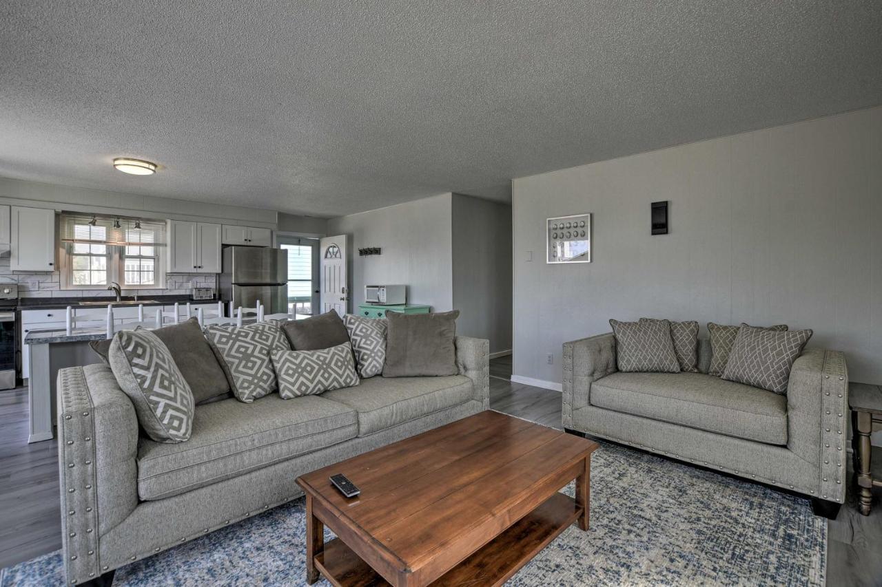 Oak Island Beach Abode With Deck Walk To Shore! Eksteriør billede
