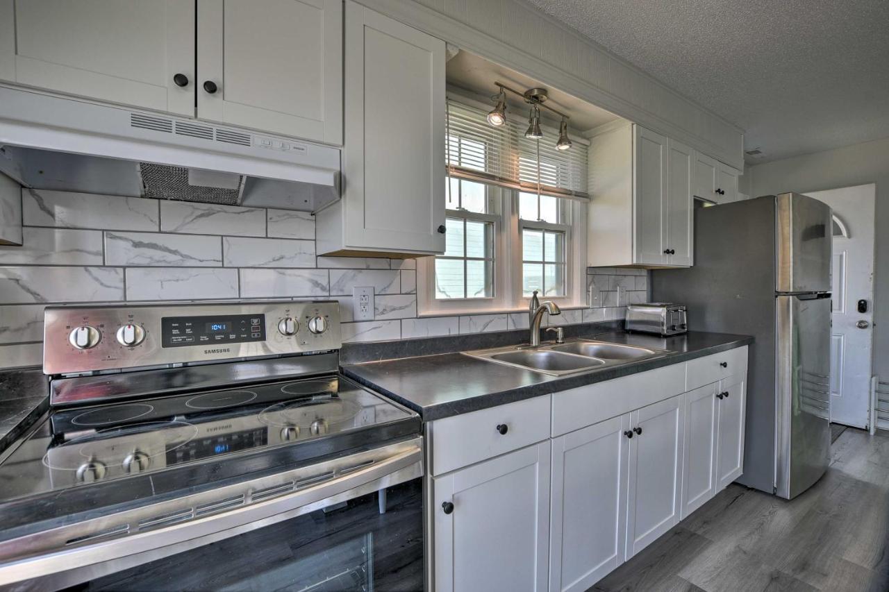 Oak Island Beach Abode With Deck Walk To Shore! Eksteriør billede